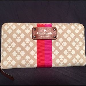 NWT Kate Spade Neda Classic Spade Wallet