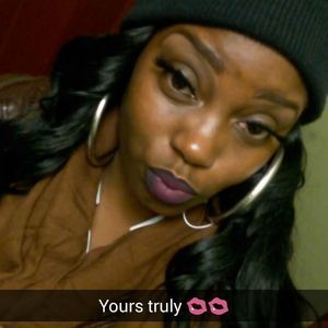 Meet your Posher, Tia