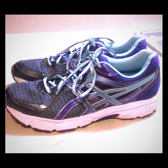 Women's Asics Gel Sneakers, Like New!
