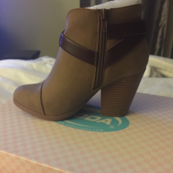 Tan Ankle Boots. Size 6