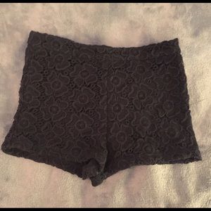 Laced high-waisted shorts | Size Small