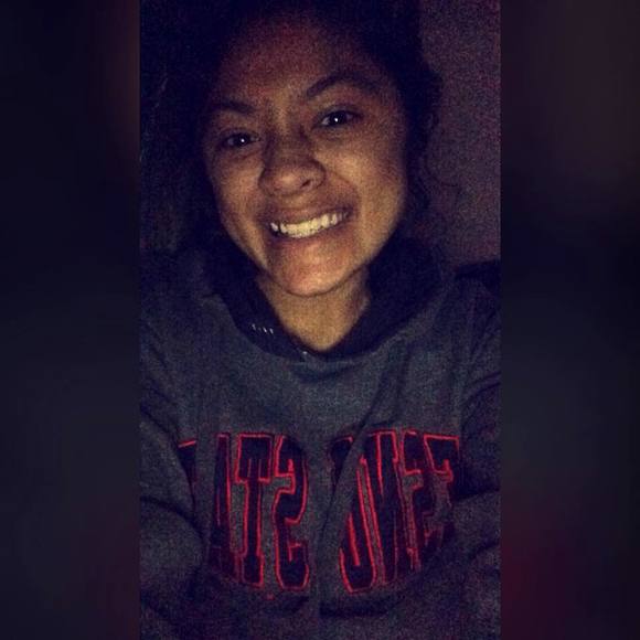 Meet your Posher, Adamaris - Picture 1 of 1