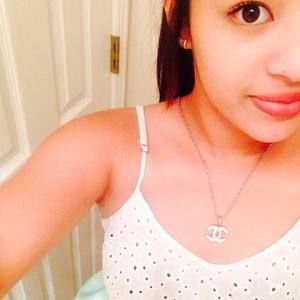 Meet your Posher, Alejandra