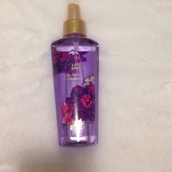 Victoria's Secret Love Spell Fantasies Mist!