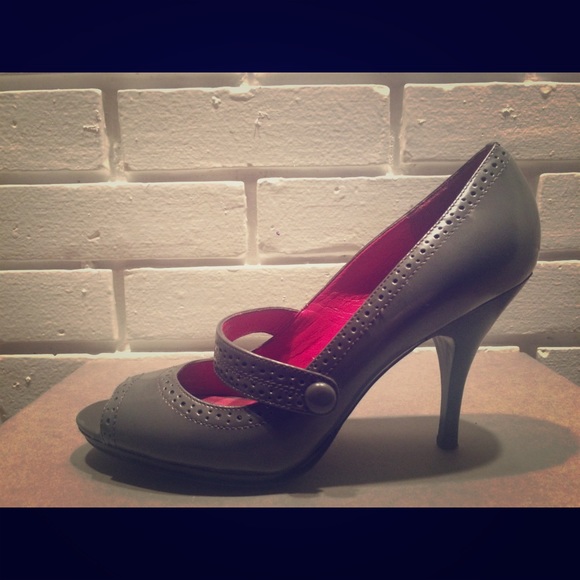 Banana Republic Gray Mary Jane Heel
