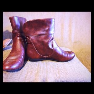 Brown boots super adorable!