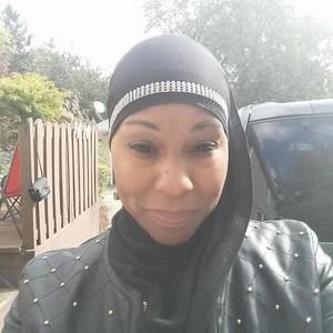 Meet your Posher, Ayesha