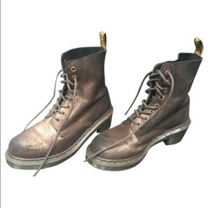 Metallic copper suede dr. Martens