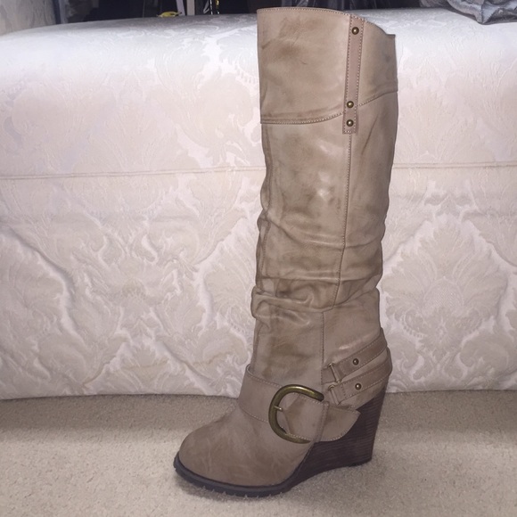 Antique Beige Wedge-heeled Boots
