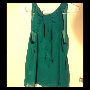 Super cute top with bow in the back✨❤️✨❤️✨ SALE