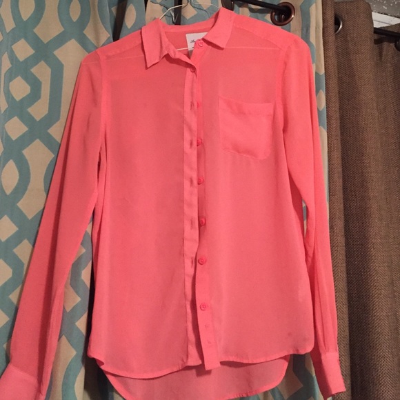 Pink american eagle shirt.