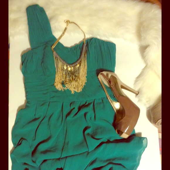 Perfect date night green mini dress MUST GO sale✨✨