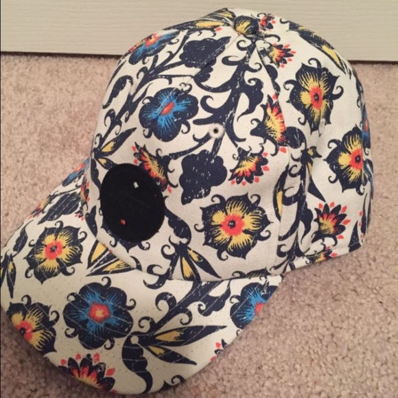 🌼 NWOT Vans Women's Hat! 🌼