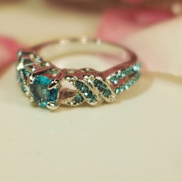 Beautiful ring - Picture 2 of 2