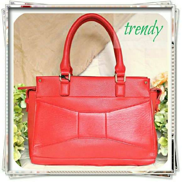 JustFab Handbags - 👜 Structured red bag.