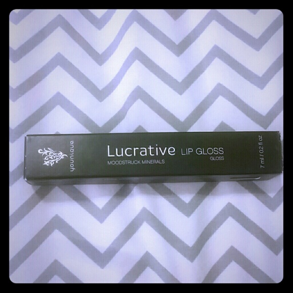 Younique Lucrative lip gloss in loveable