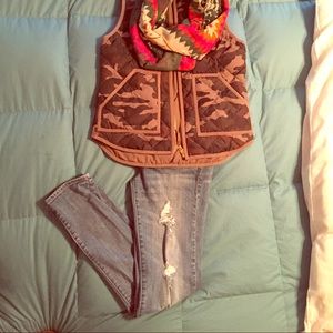 American Eagle distress jeans size 4