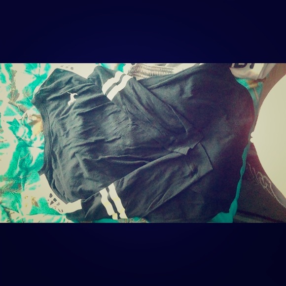 Pink; VS; long sleeve shirt, loose fit.