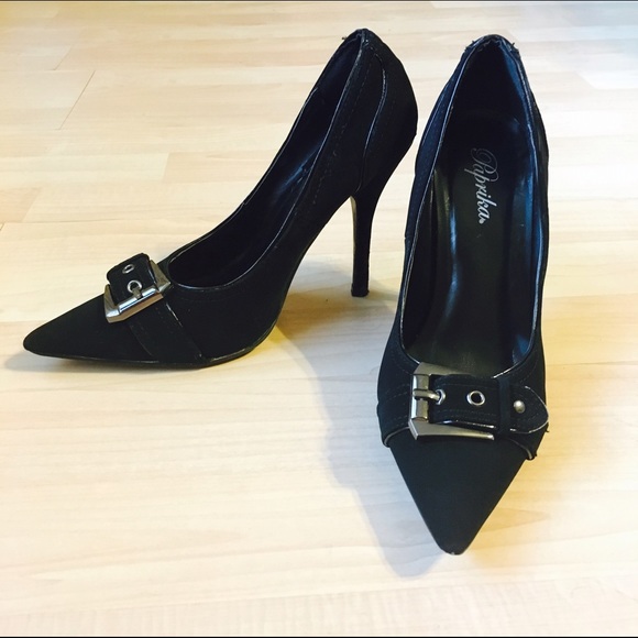 ❗️PRICE DROP❗️Black suede heels