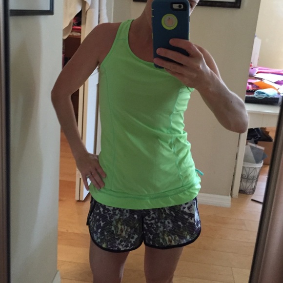 💪🏻BUNDLE 💪🏻Two medium dry fit exercise tops