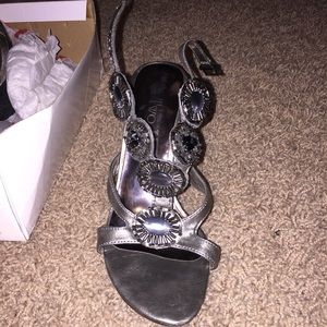 Two Lips metallic heels