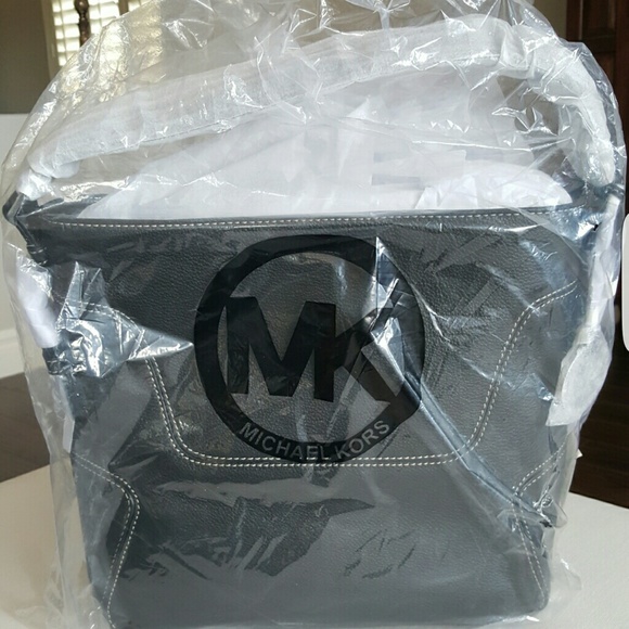 🔴SOLD!🔴 NWT MICHAEL KORS | BROOKVILLE TOTE - Picture 4 of 4