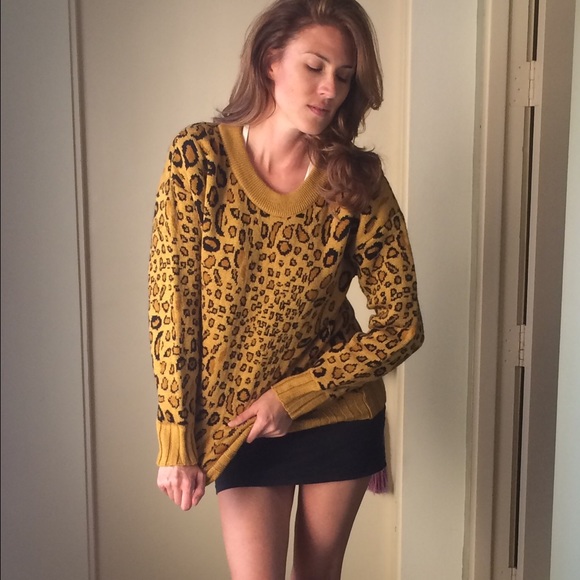 Jen's Pirate Booty Jungle Queen Sweater Medium - Picture 3 of 3