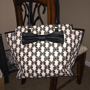 Betsey Johnson bow & stud tote