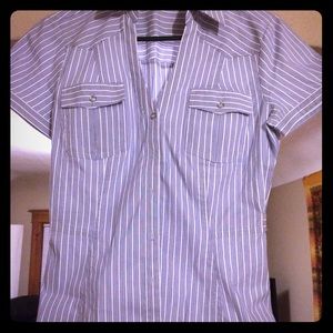 Short sleeve button up express top