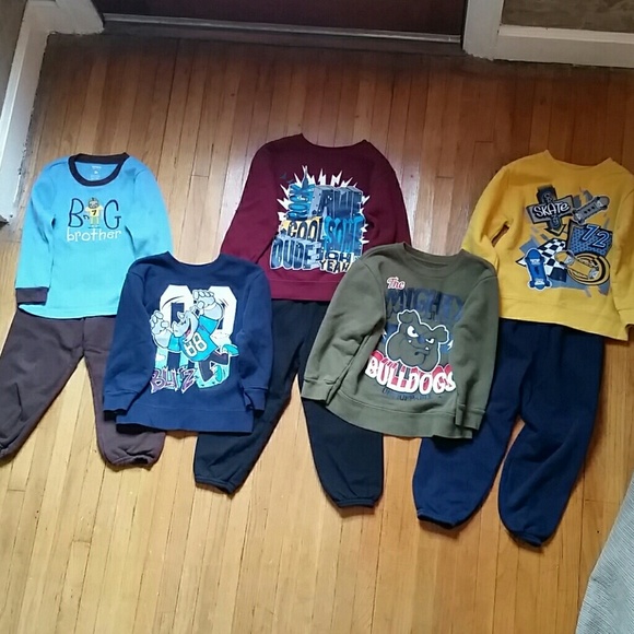 ❌SOLD ON Ⓜ❌Boys 3t play clothes lot