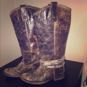 Frye Melissa Button distressed boots