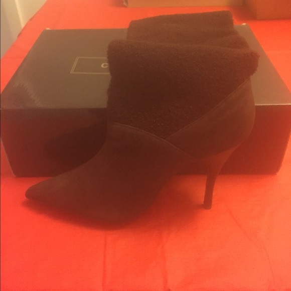 Victoria's Secret boots size 7 new in box. - Picture 2 of 2