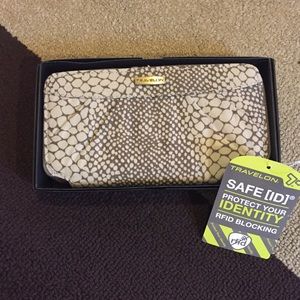 Travelon Clutch with ID theft protection