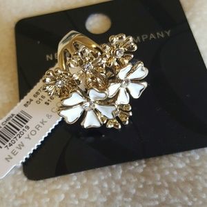 Gold flower ring!