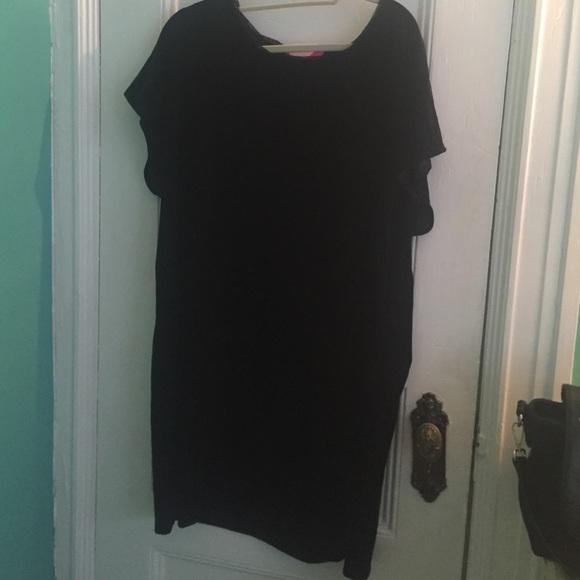 Black velvet dress with pink tie