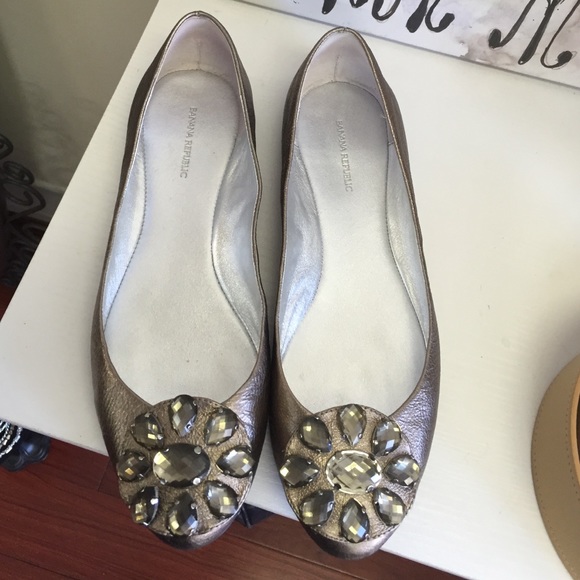 Banana Republic pewter flats