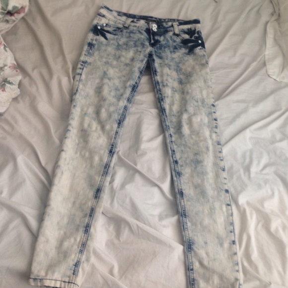 Acid washed skinny jeans