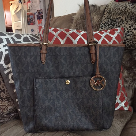 Michael Kors Pocket Bag