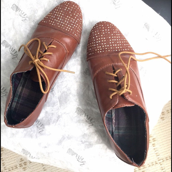 Bamboo Shoes - Like NEW brown studded toe oxfords Bamboo Shoes - Like NEW brown studded toe oxfords