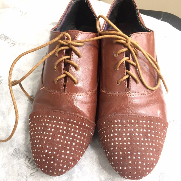 Bamboo Shoes - Like NEW brown studded toe oxfords Bamboo Shoes - Like NEW brown studded toe oxfords