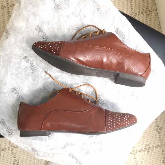 Bamboo Shoes - Like NEW brown studded toe oxfords Bamboo Shoes - Like NEW brown studded toe oxfords
