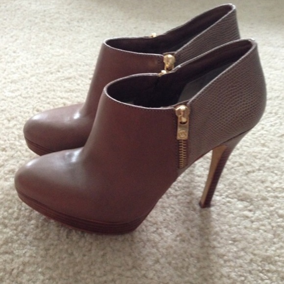 🎉🌟Host Pick🌟🎉Michael Kors dark dune booties
