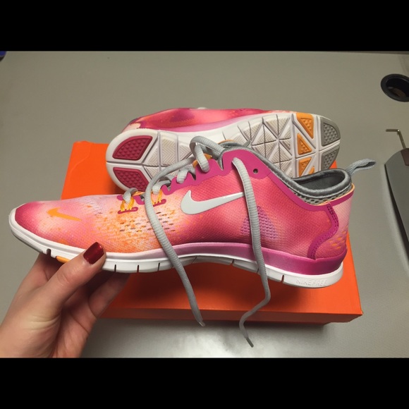 BRAND NEW Nike Free 5.0 in Women's Size 7.5