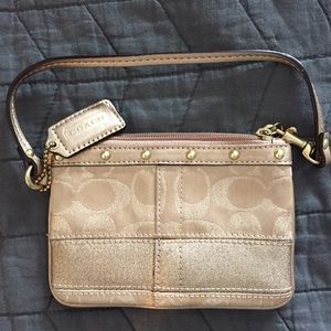 Coach corner zip wristlet in gold signature