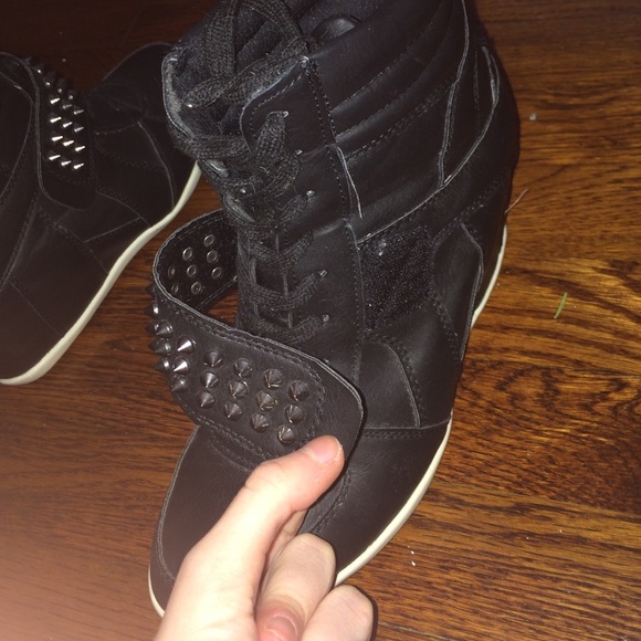 ALDO Black Sneaker Wedges with Velcro Stud Strap! - Picture 4 of 4