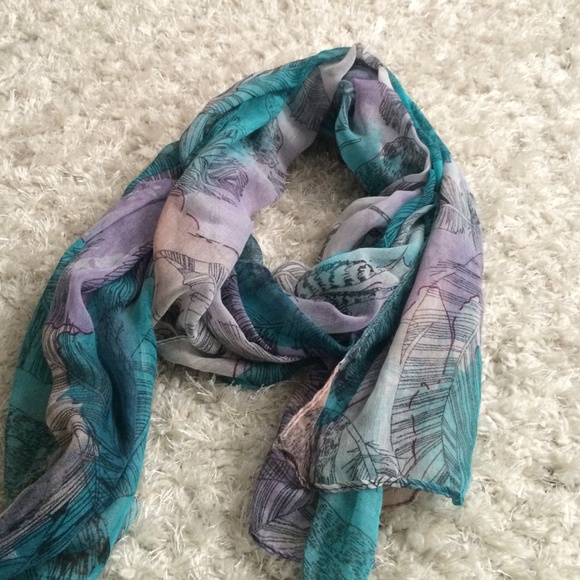 Leaf print scarf