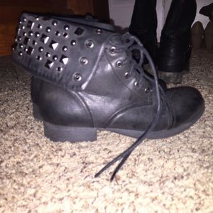 Combat boots