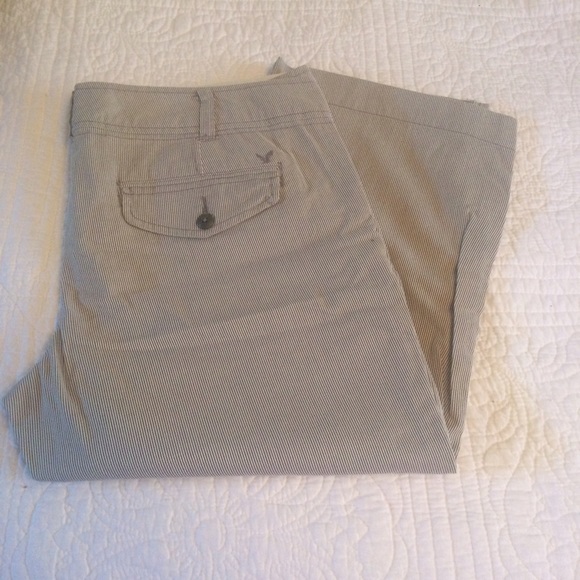 American Eagle olive pinstripe capris