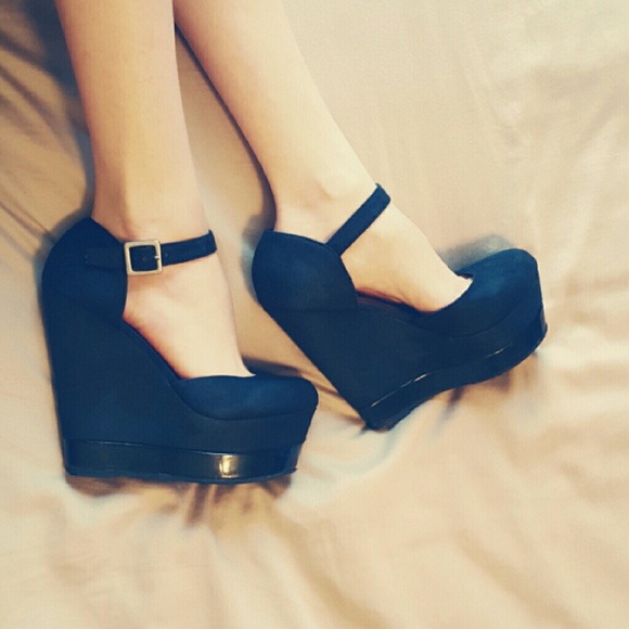 Black Platform Wedges 🌹