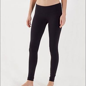Lululemon Wunder Under 6 reversible black pant
